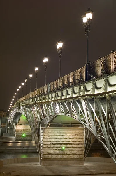 Brücke mit Beleuchtung — Stockfoto