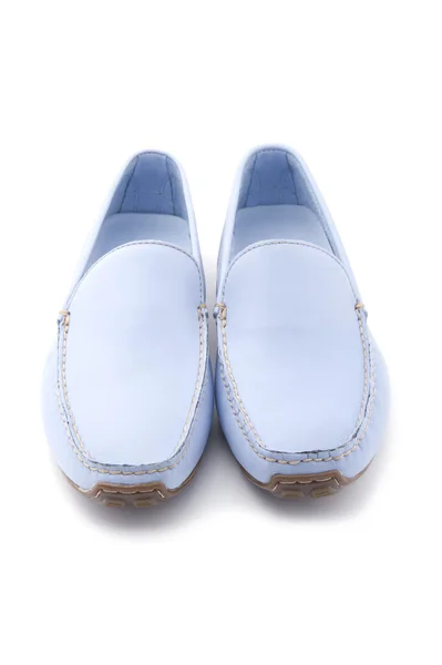 Blaue Schuhe auf weißem Grund — Stockfoto
