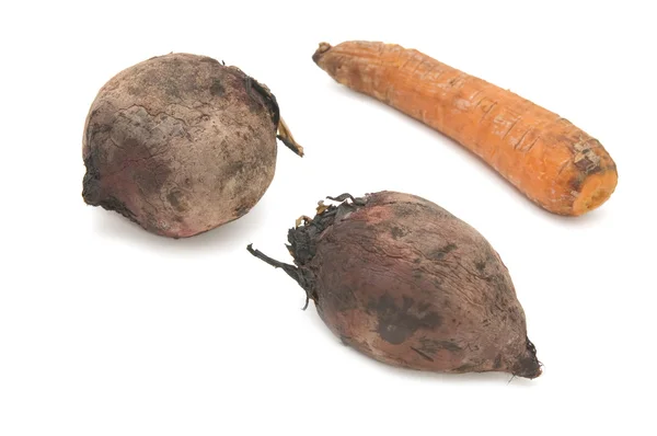 Gekochte Rüben und Karotten auf Weiß — Stockfoto
