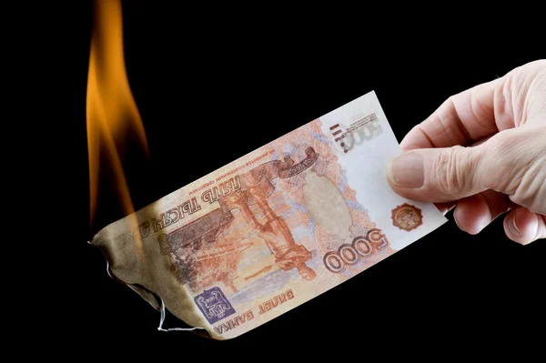 燃える紙の通貨のクローズ アップ — ストック写真