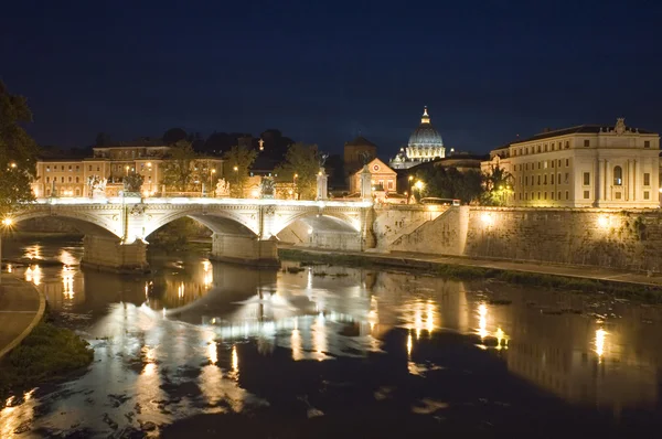 Katedrali, saint peter ve köprü — Stok fotoğraf