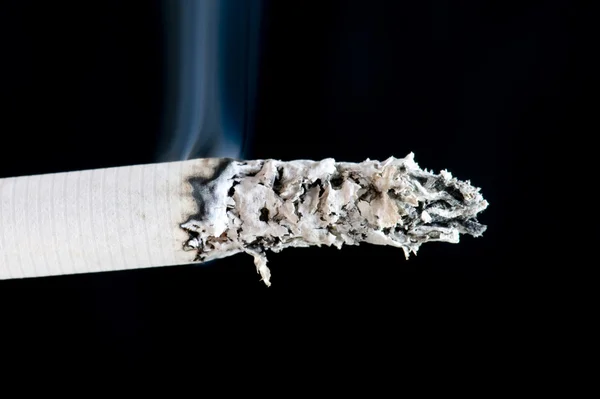 Cigareta s kouře makro — Stock fotografie