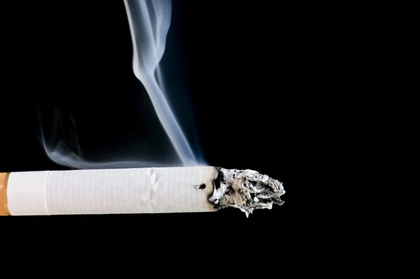 Sigara dumanı closeup ile — Stok fotoğraf