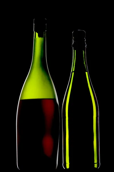 Konyak ve siyah parlak şişe — Stok fotoğraf