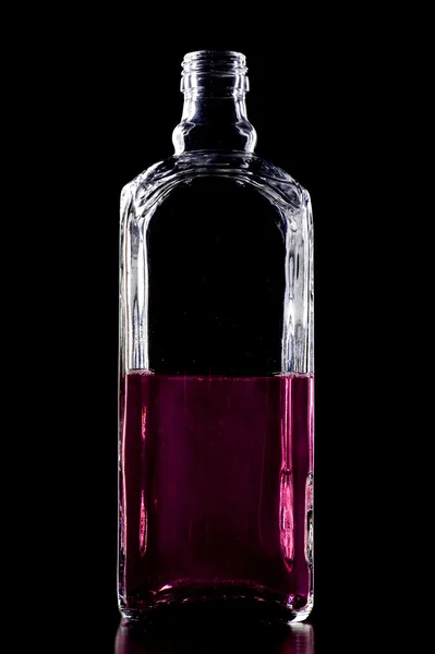 Barevná láhev s kapalinou na černém pozadíカラー黒液ボトル — Stock fotografie