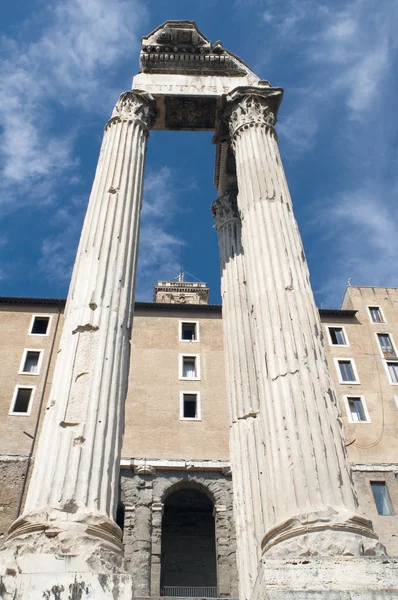 Στήλη στο φόρουμ της Ρώμης — Φωτογραφία Αρχείου