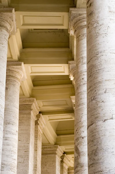 Columns of Saint Peters Square — Stock Photo, Image