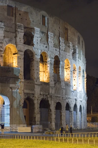 Italien Kolosseum in der Nacht Nahaufnahme — Stockfoto