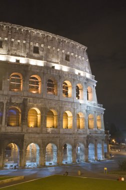İtalya Roma Kolezyum gece