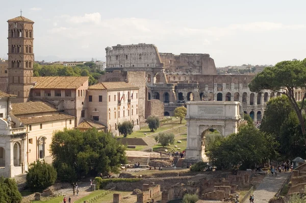Římské fórum s Koloseum — Stock fotografie