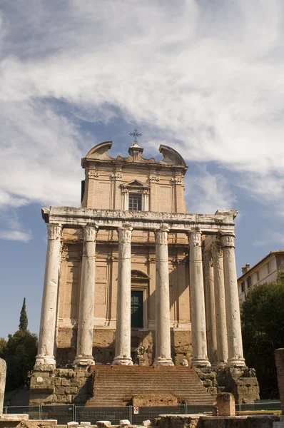Temple on Rome forum — Stock Photo, Image