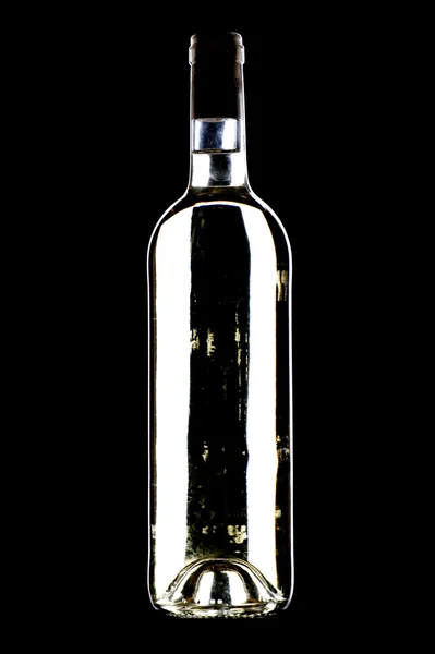 Garrafa de vinho branco em preto — Fotografia de Stock