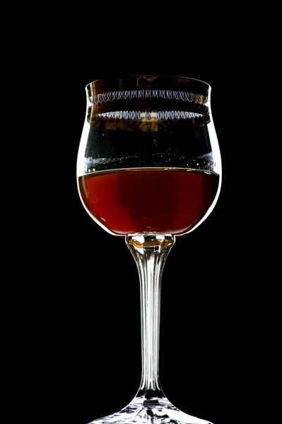 Wijnglas op zwart — Stockfoto