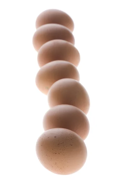 白い背景に黄色の卵 — ストック写真