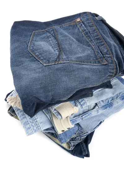 Blaue Jeans auf weißem Grund — Stockfoto