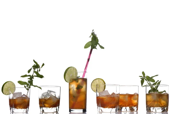 Sticlă de whisky și cocktail — Fotografie, imagine de stoc