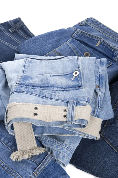 Jeans auf weißem Hintergrund — Stockfoto