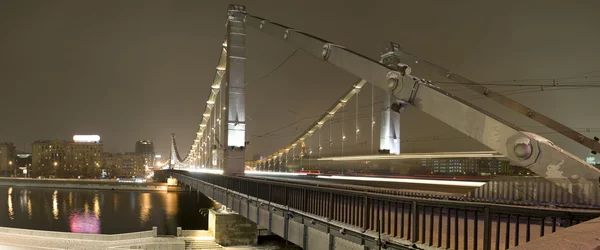 夜の街のパノラマ橋 — ストック写真