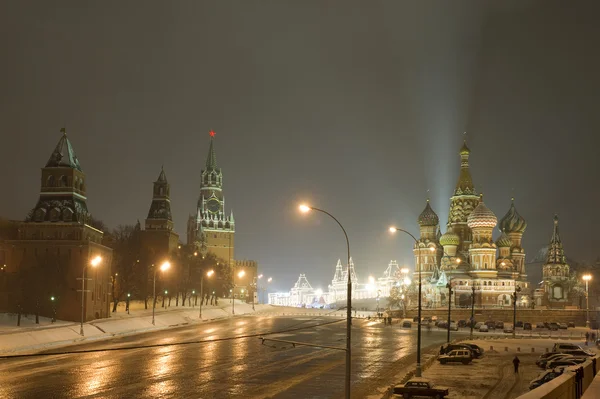 Kremlin de Moscú en la noche de invierno — Foto de Stock