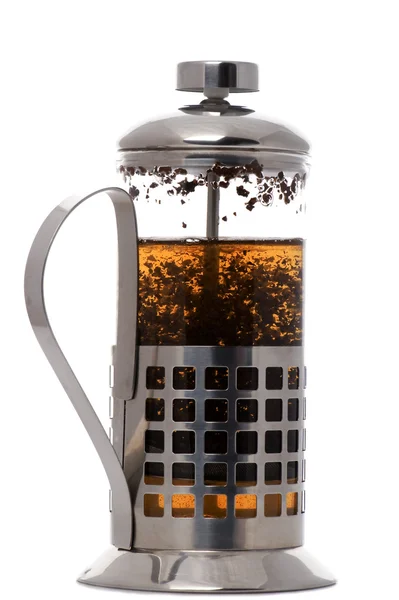 Kaffeemaschine mit Tee auf Weiß — Stockfoto