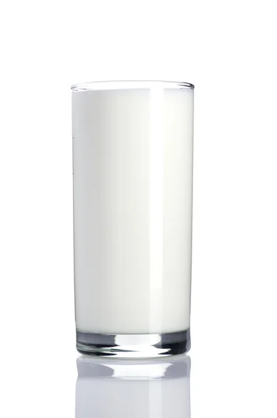Melk op wit — Stockfoto
