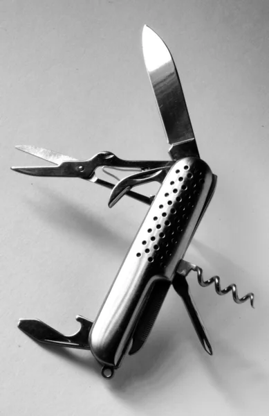 Błyszczący nóż metalowy flic — Zdjęcie stockowe
