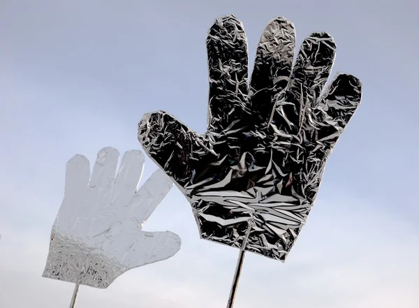 Mãos de alumínio — Fotografia de Stock