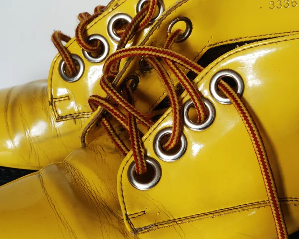 Żółte buty — Zdjęcie stockowe