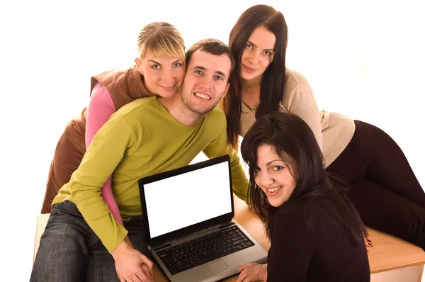 Groupe d'étudiants avec ordinateur portable sur blanc — Photo