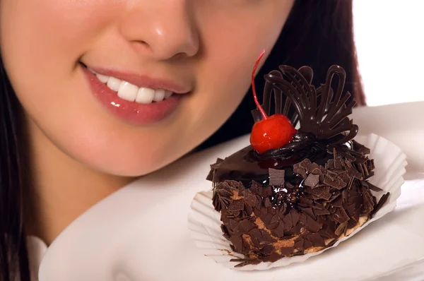 Fiatal lány csokoládé torta — Stock Fotó