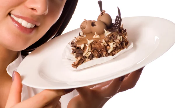 Menina com bolo de chocolate — Fotografia de Stock