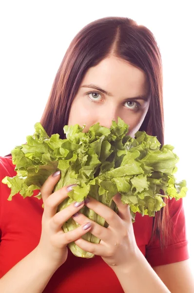 Menina está segurando uma folha de salada — Fotografia de Stock