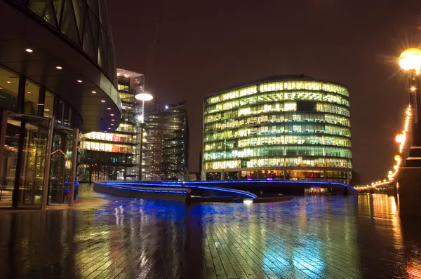 Επιχειρηματικό κέντρο, τη νύχτα, Λονδίνο — Φωτογραφία Αρχείου
