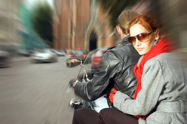 Пара на мотоциклі — стокове фото