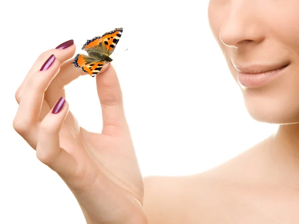 Žena držící motýl — Stock fotografie