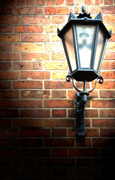 Lanterna antiga à noite — Fotografia de Stock