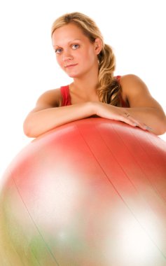 kadın egzersiz ile pilates topu
