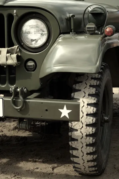 Oss army jeep i öknen — Stockfoto