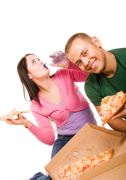 Jovem e jovem mulher comendo pizza — Fotografia de Stock