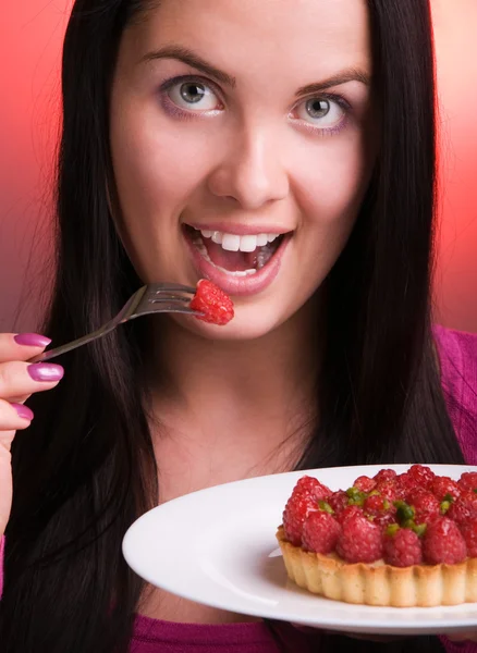 Žena s malinový dort — Stock fotografie