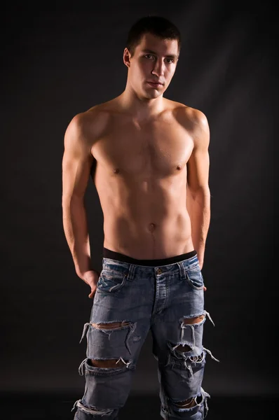 Muskulös ung man筋肉の若い男 — Stockfoto
