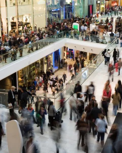 Menschenmenge im Einkaufszentrum — Stockfoto