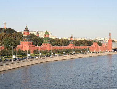 Kulesi Kremlin, iskele ve nehir