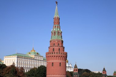 Gökyüzü arka planında Kremlin kulesi