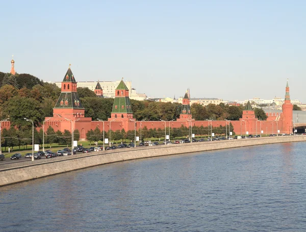 Kremlin toren, quay en rivier — Stockfoto