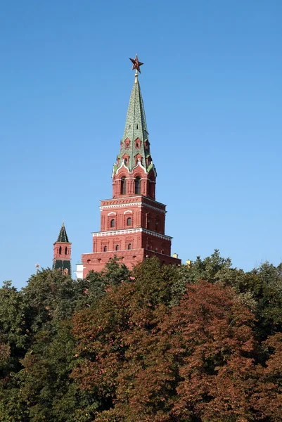 Kreml věž na obloze pozadí — Stock fotografie