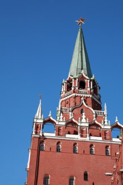 Gökyüzü arka planında Kremlin kulesi