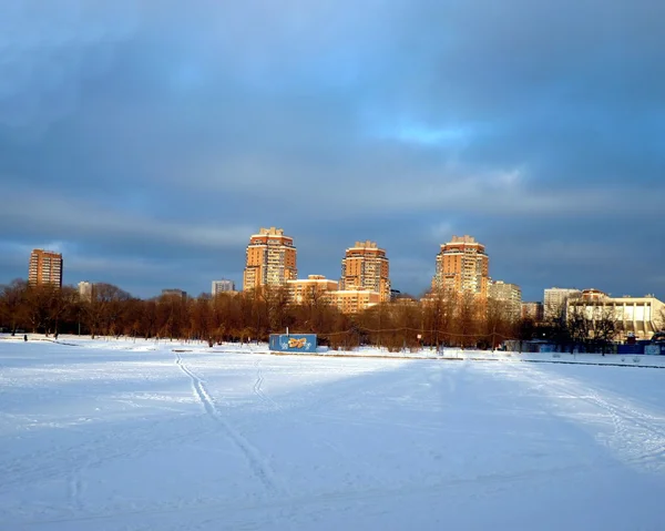 Inverno na cidade januar — Fotografia de Stock