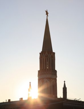 Gökyüzü arka planında Kremlin kulesi