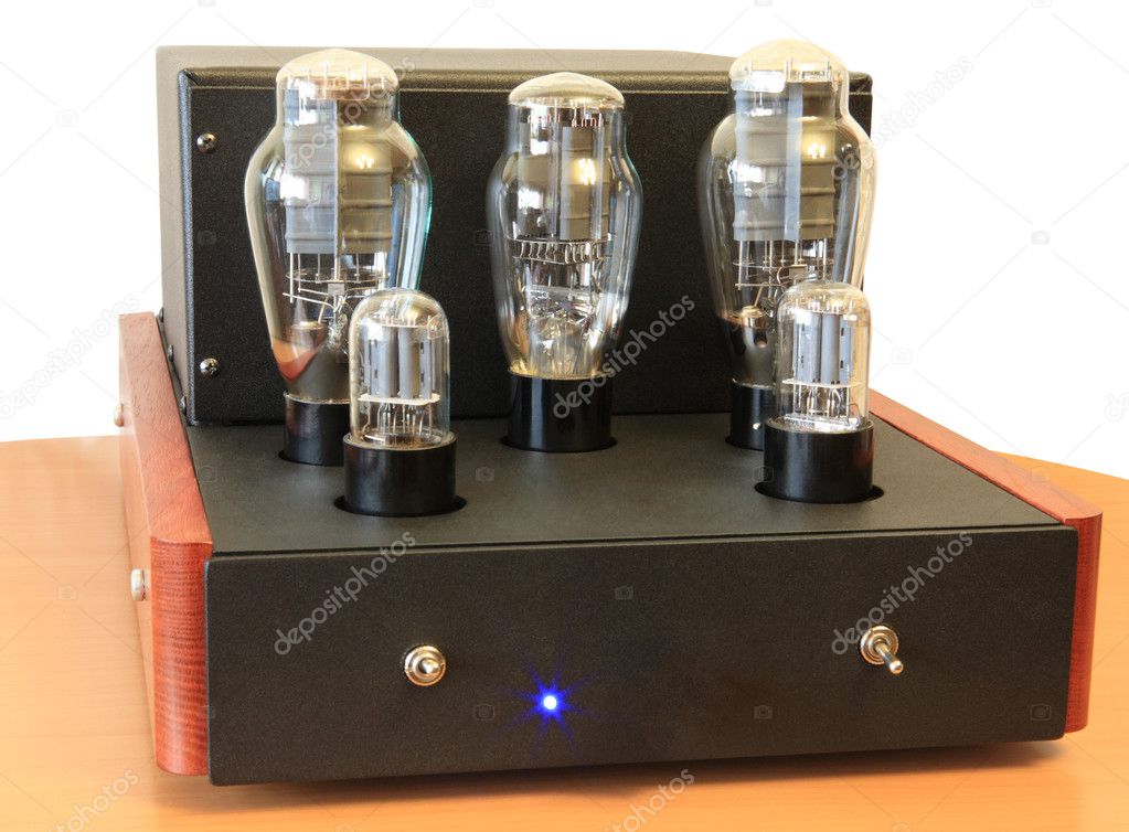Vacuum tube amplifier on 300B triodes